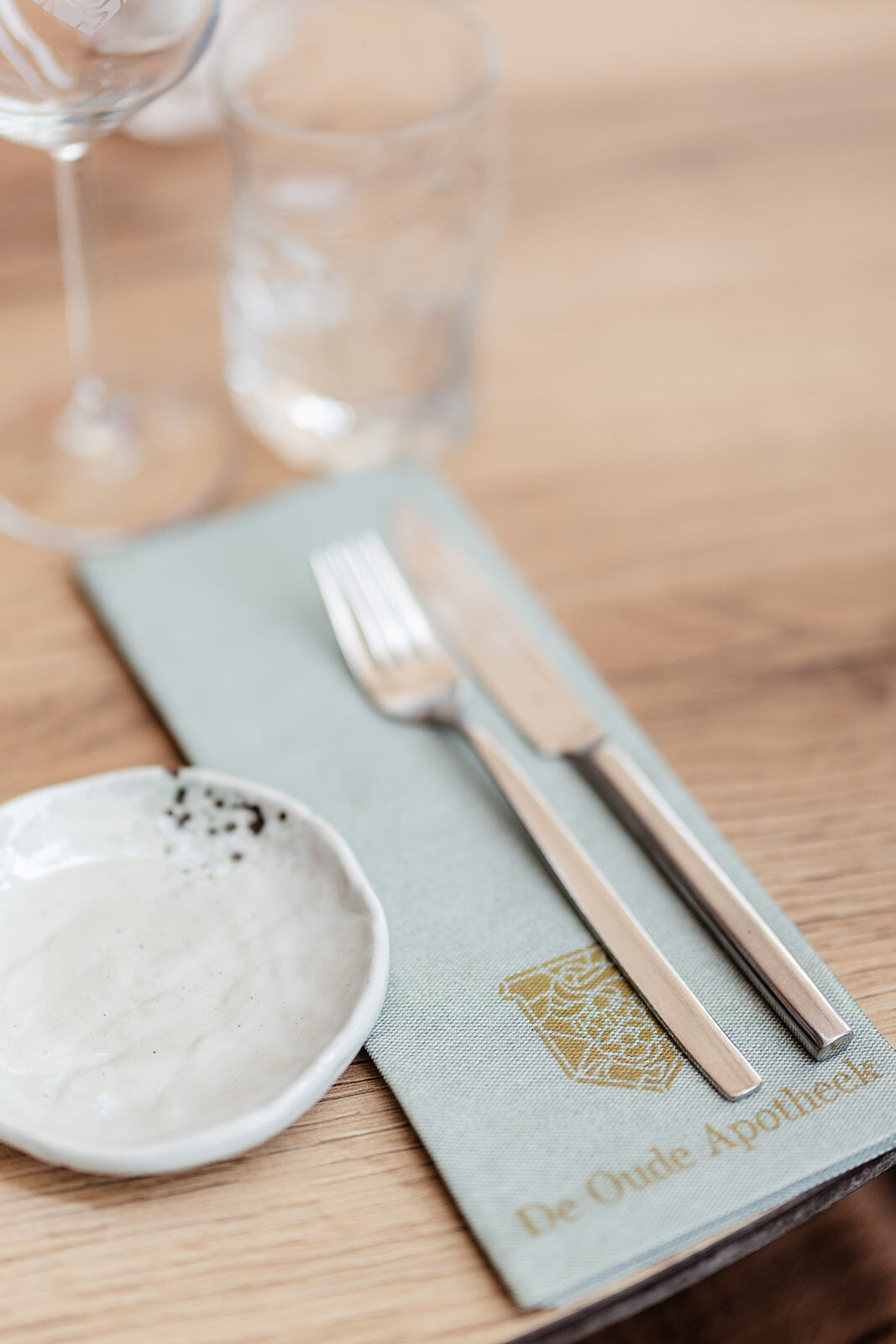 Couvert met de placemat van De Oude Apotheek